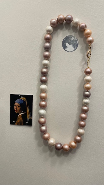 COLLIER 45cm PERLES EAU DOUCE BAROQUES MULTICOLOR 11/13mm. Fermoir MOUSQUETON ARGENT DORE.
