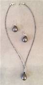 COLLIER Y ROCAILLES HEMATITE+ BOUCLES 15T14X18 POIRES PERLE IRISEE couleur TAHITI