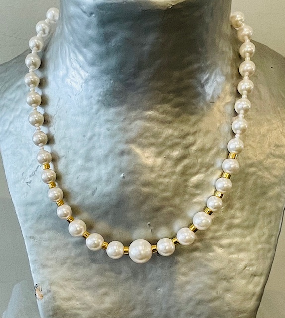 COLLIER 50cm PERLES de BOHEME de qualité STH en CHUTE 08 à 16mm + INTERCALAIRE en METAL DORE. FERMOIR en ARGENT DORE 