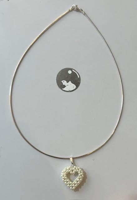PARURE COEUR RESILLE PENDENTIF COEUR sur COLLIER SEMI RIGIDE et DORMEUSES PARIS sur ARGENT RHODIE 925°%