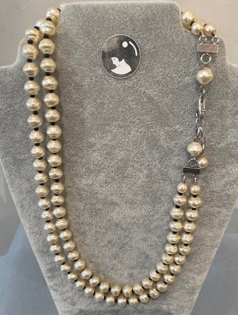 COLLIER 2 RANGS PERLES de BOHEME BAROQUES ESCARGOT 2 + PETITES PERLES NOIRES INTERCALAIRES . FERMOIR ARGENT 925°% 