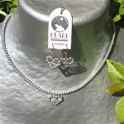 PARURE COLLIER et BOUCLES COEUR PERLES UREA GRIS