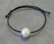 BRACELET CORDON POLYAMIDE +1 PERLE IRISEE BAROQUE 12mm - 3 COULEURS au choix 