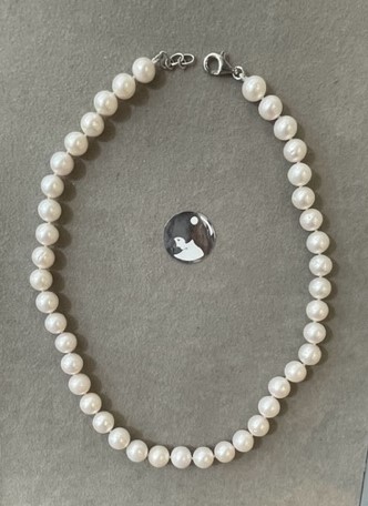 COLLIER 50cm UNISEXE H.F PERLES EAU DOUCE 10/11mm. Enfilage avec des noeuds. Fermoir Argent