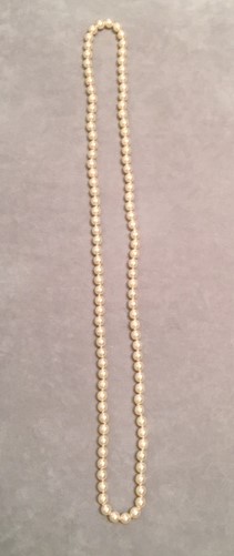 COLLIER PERLES BOHEME BLANC CREME 08mm 70cm avec des Noeuds Sans Fermoir