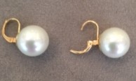 DORMEUSES CATALANES ARGENT DORE PERLES IRISEES BOULES 14mm BLANC