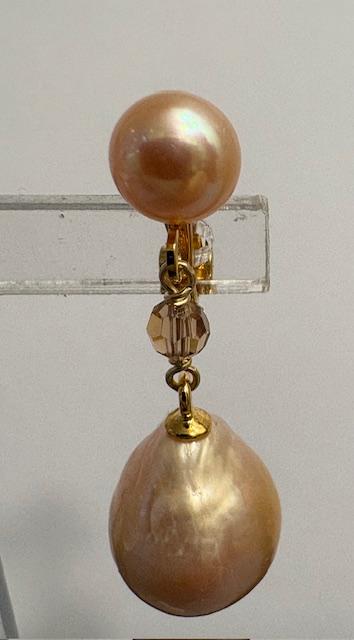 CLIPS PLAQUE OR BOUTONS 07mm+CRISTAL VIEL OR+POIRES MORDORE en PERLES NATURELLES d'EAU DOUCEE 