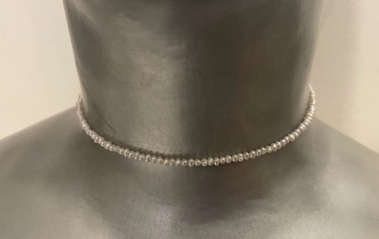 COLLIER 33cm MINI PERLES BAROQUES BLANC FERMOIR ARGENT DORE