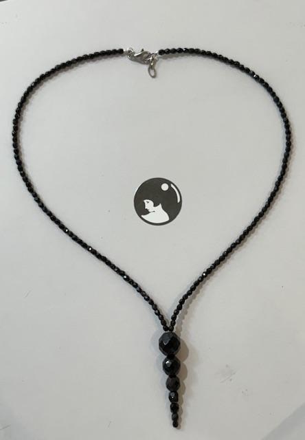 PARURE JAIS CHUTE INVERSEE COLLIER 45cm et DORMEUSES TOKYO DEGRADE 12mm à 04mm 