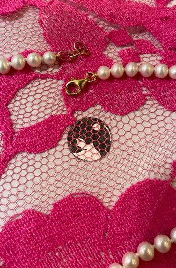 COLLIER 40cm PERLES d'EAU DOUCE 05mm. Enfilage avec des noeuds. FERMOIR ARGENT 