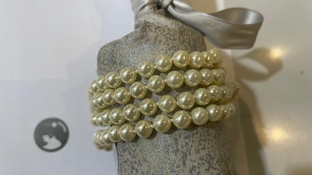 COLLIER 80cm SAUTOIR PERLES de BOHEME de qualité STH 06mm couleur BLANC CREME. Avec des noeuds. Fermoir en ARGENT DORE 