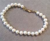 BRACELET 19cm PERLES EAU DOUCE 06/07mm , ENFILAGE NOEUDS FERMOIR AD