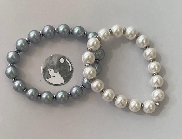 2  BRACELETS ELASTIQUES 16 PERLES de BOHEME 10mm BLANC et GRIS avec RONDELLES ACIER 