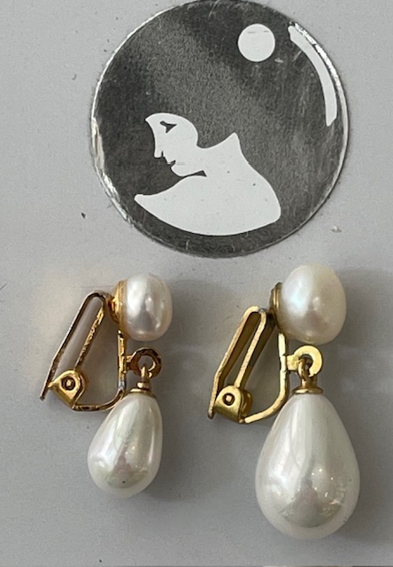 CLIPS BABY PLAQUE OR BOUTONS NAT 08mm + POIRES 10x14mm PERLES de BOHEME qualité STH BLANC