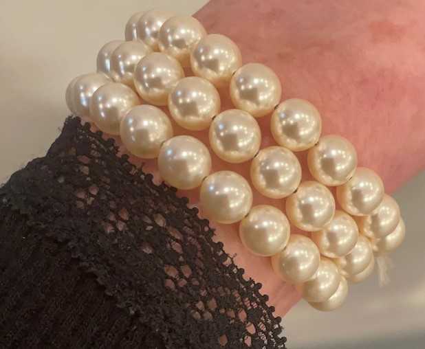 COLLIER PERLES BOHEME BLANC CREME 08mm 70cm avec des Noeuds Sans Fermoir