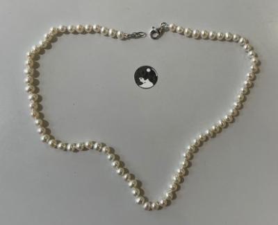 COLLIER PERLES EAU DOUCE 04/05mm 40cm . Enfilage simple. FERMOIR ARGENT