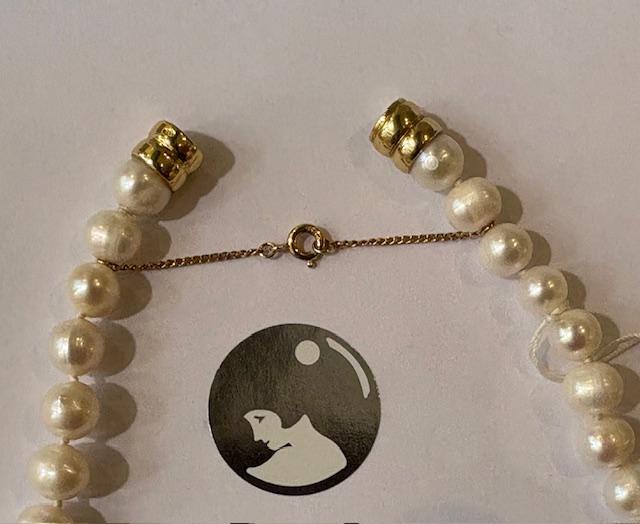 COLLIER 45cm PERLES EAU DOUCE 08/09mm avec noeuds, fermoir MAGNETIQUE AD forme TONNEAU avec petite chaine de sécurité