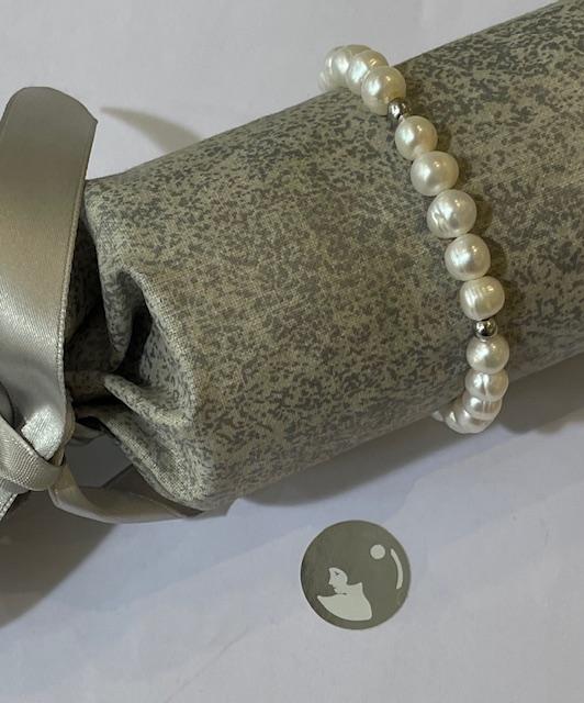 BRACELET ELASTIQUE 25 PERLES EAU DOUCE 07/08mm + 5 BOULES 05mm en ARGENT RHODIE 925°% 