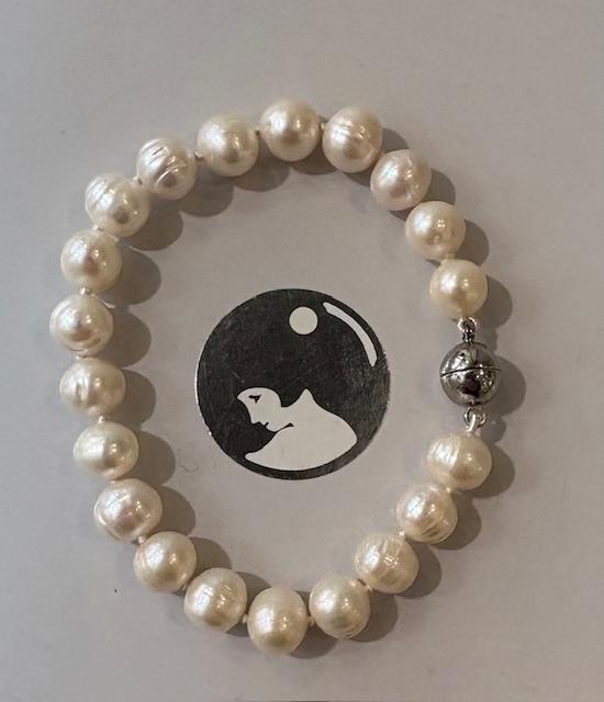 COLLIER 45cm PERLES EAU DOUCE 08mm avec des Noeuds FERMOIR BOULE MAGNETIQUE ARGENT DORE