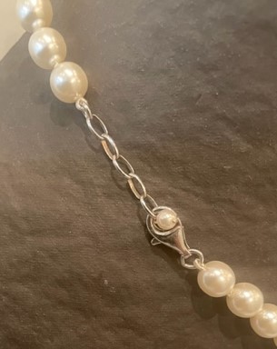 COLLIER 38cm - base de cou - PERLES de BOHEME BLANC de qualité STH 08mm  avec des Noeuds Fermoir A