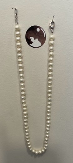 COLLIER 42cm PERLES EAU DOUCE 08mm.  Enfilage simple sans noeud. Fermoir et chaine d'ajustement en ARGENT RHODIE