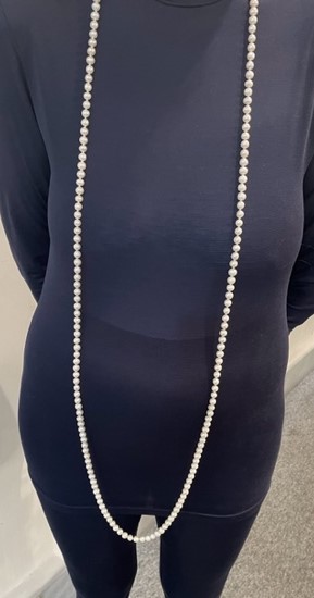 COLLIER 140cm PERLES EAU DOUCE 07/08mm avec NOEUDS .FERMOIR CLIQUET ARGENT RHODIE