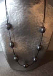 COLLIER CORDON 70cm+7 PERLES IRISEES OLIVES NOIR IRISE couleur TAHITI