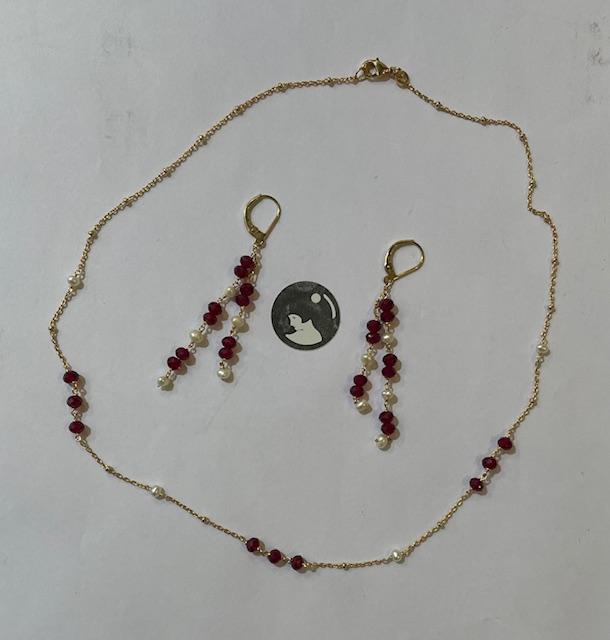 PARURE COLLIER CHAINE PLAQUE OR et DORMEUSES TOKYO en ARGENT DORE PERLES d'EAU DOUCE et GRENATS