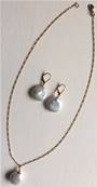COLLIER 50cm CHAINE FIGARO PLAQUE OR+PERLE EAU DOUCE PASTILLE N°4