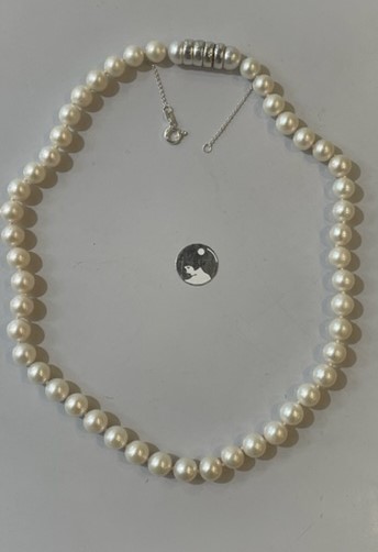 COLLIER 42cm PERLES EAU DOUCE 08/09mm avec des noeuds FERMOIR TONNEAU MAGNETIQUE ARGENT + CHAINE SECURITE