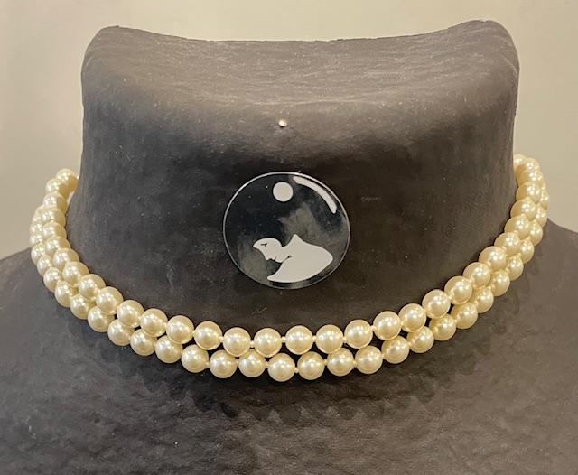 COLLIER 80cm SAUTOIR PERLES de BOHEME de qualité STH 06mm couleur BLANC CREME. Avec des noeuds. Fermoir en ARGENT DORE 
