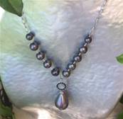 COLLIER DEAUVILLE PERLES IRISEES couleur TAHITI-CHAINE ARGENT+PERLES et POIRE PERLE IRISEE TAHITI    