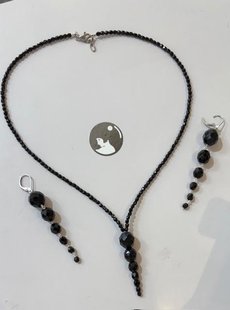 COLLIER 45cm- 03mm avec pendant en chute inversée 12-10-08-06-05-04-03 JAIS à Facettes. Fermoir menotte ARGENT RHODIE