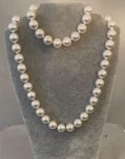 BRACELET PERLES BOHEME de qualité STH BLANC 12mm 20cm avec des NOEUDS FERMOIR ARGENT
