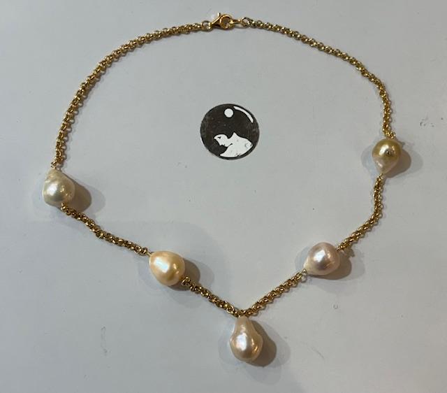 COLLIER CHAINE ARGENT DORE 45cm + 5 PERLES KESHIS ROSE en chute  