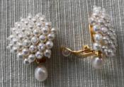 CLIPS PLAQUE OR RESILLE de PERLES UREA BLANCHES O4mm + POIRES P2 PERLES EAU DOUCE