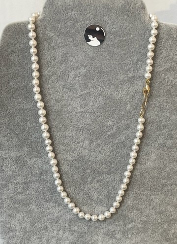 COLLIER 40cm PERLES d'EAU DOUCE 05mm. Enfilage avec des noeuds. FERMOIR ARGENT 