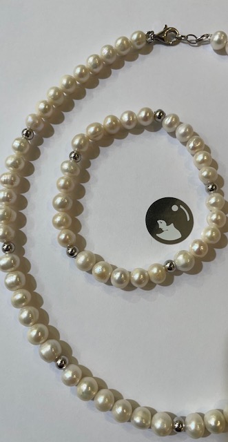 COLLIER 45cm PERLES EAU DOUCE 07/08mm + 7 BOULES en ARGENT RHODIE 05mm, Enfilage simple, Fermoir Argent